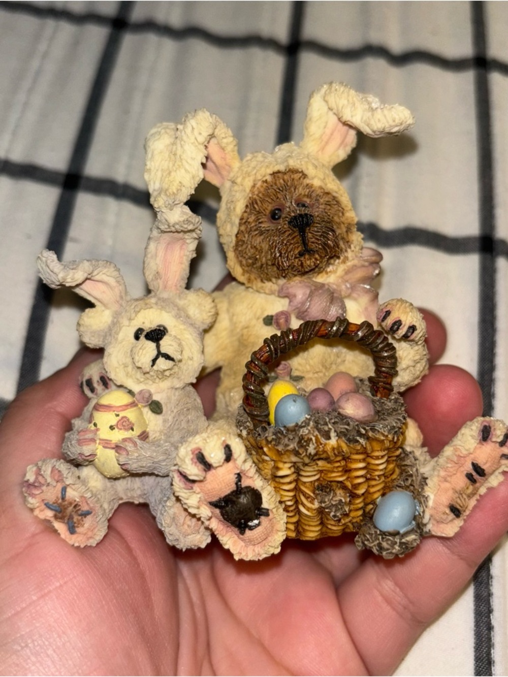 Boyds bears Marlowe whith Kinsey egg decoratives